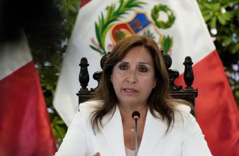 Presidenta peruana presenta proyecto de ley para adelantar elecciones a 2023