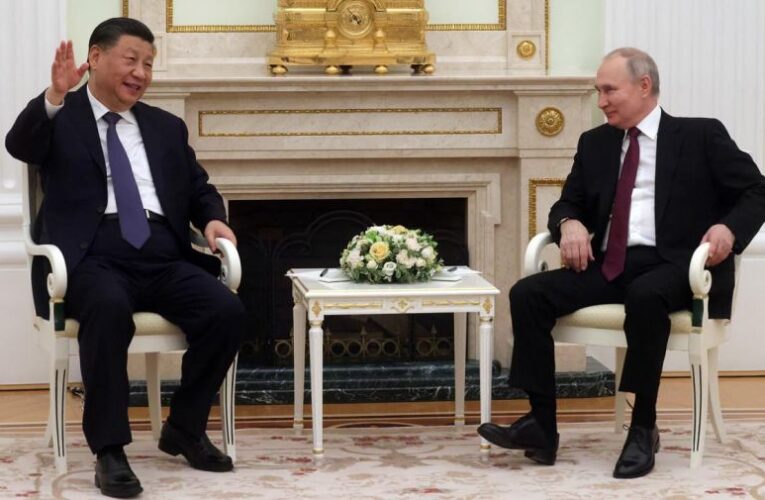 Vladimir Putin le dice a China que está «abierto» a negociar la paz en Ucrania