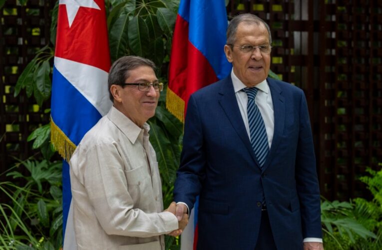 Lavrov visita Cuba, se reúne con Castro y Díaz-Canel