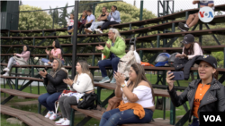 Migrantes venezolanos introducen el sóftbol en Colombia