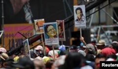 Colombianos salen a las calles para pedir reformas sociales